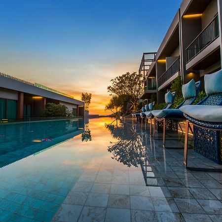 Fusion Suites Phuket Patong Esterno foto The swimming pool at the hotel