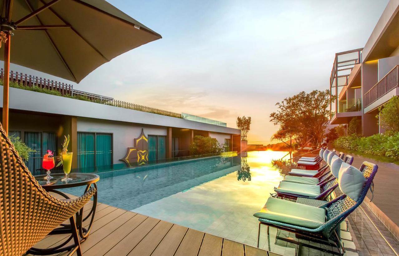 Fusion Suites Phuket Patong Esterno foto The pool at the hotel