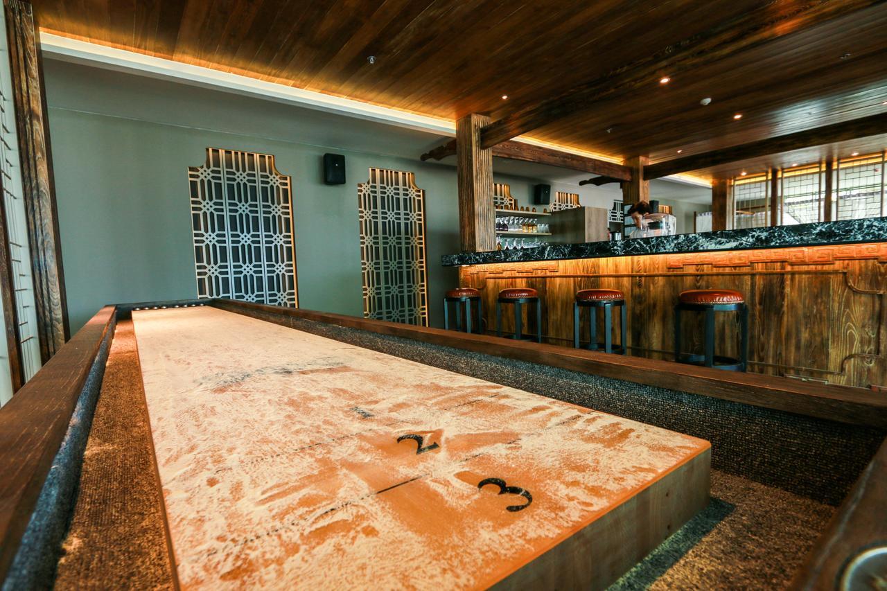 Fusion Suites Phuket Patong Esterno foto A shuffleboard court