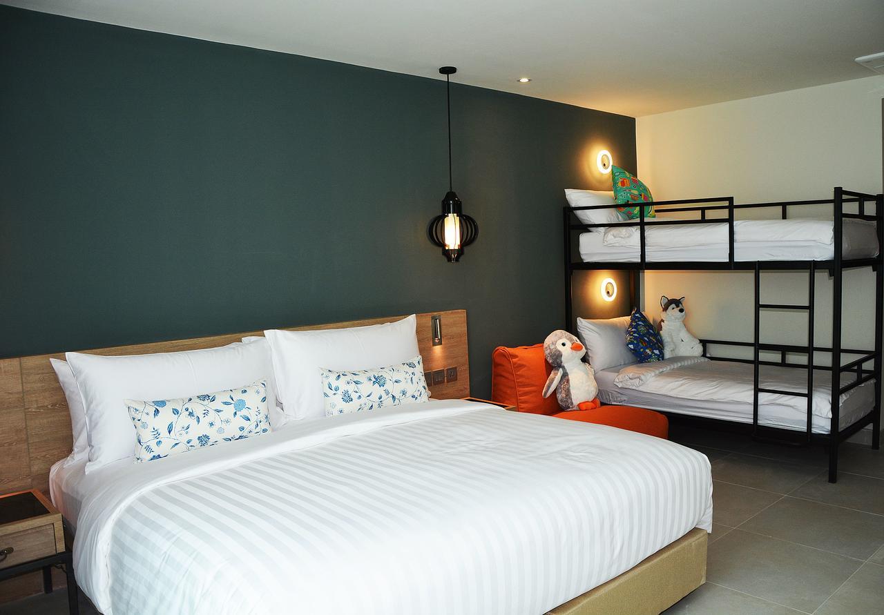 Fusion Suites Phuket Patong Esterno foto Family room at the hotel
