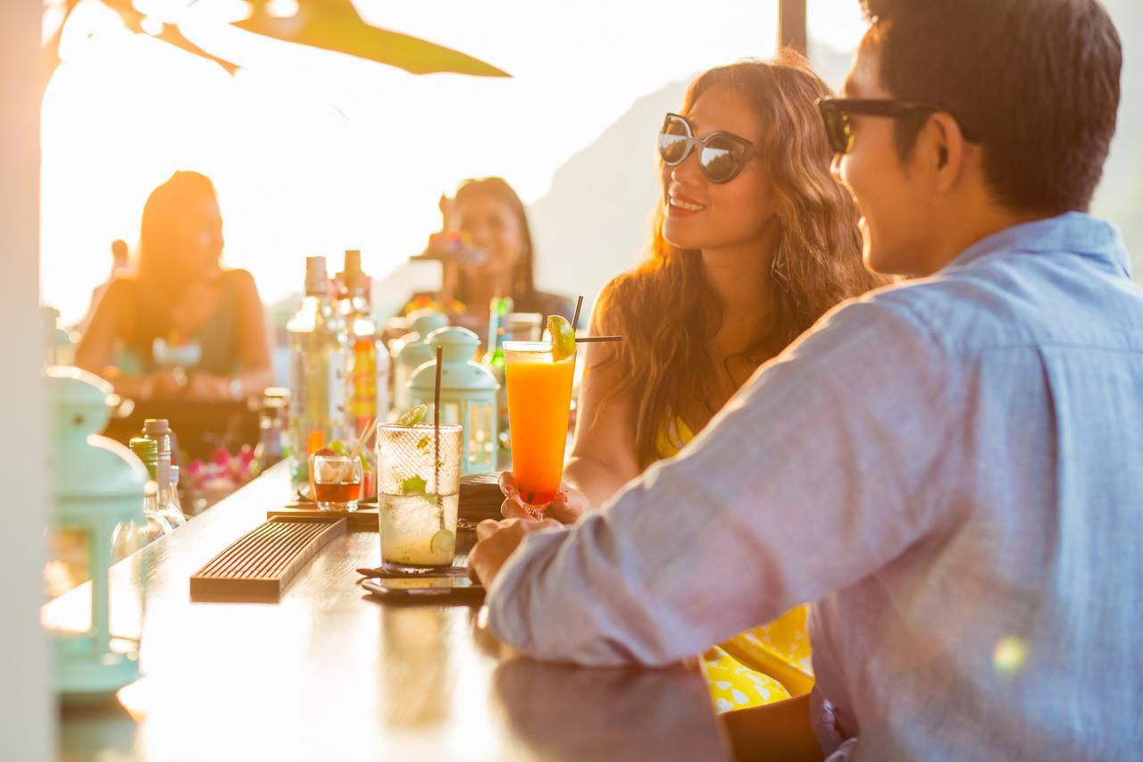 Fusion Suites Phuket Patong Esterno foto The bar at the 1011 Hotel