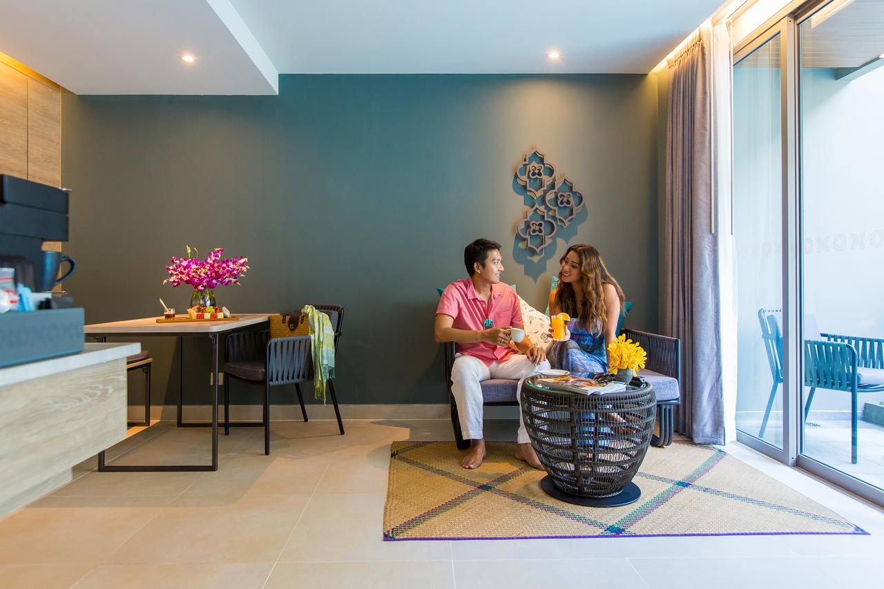 Fusion Suites Phuket Patong Esterno foto A living room at the hotel